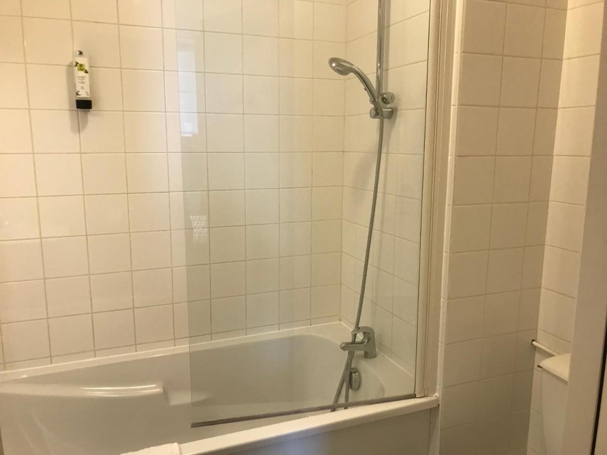 Logis Hotel Saint-Joseph Sancoins Экстерьер фото