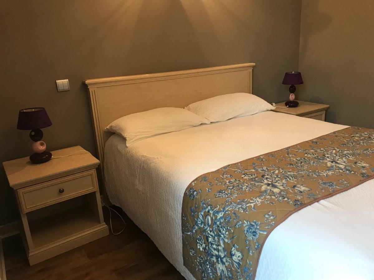 Logis Hotel Saint-Joseph Sancoins Экстерьер фото